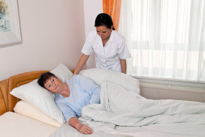 nurse care for the elderly in nursing homes